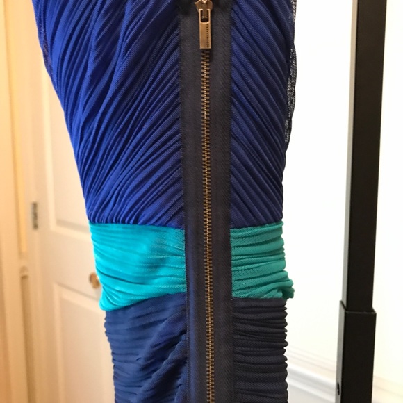 NWT BCBG MaxAzeris off-shoulder Kira dress - Picture 6 of 7